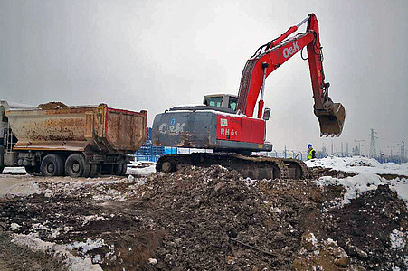 Excavation of pile foundation of gas turbine island on January 4, 2019